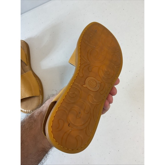 Born Inlet Women's Size 8M Brown Leather Cushioned Pull-on Peep Toe Flat Sandals - Picture 11 of 14